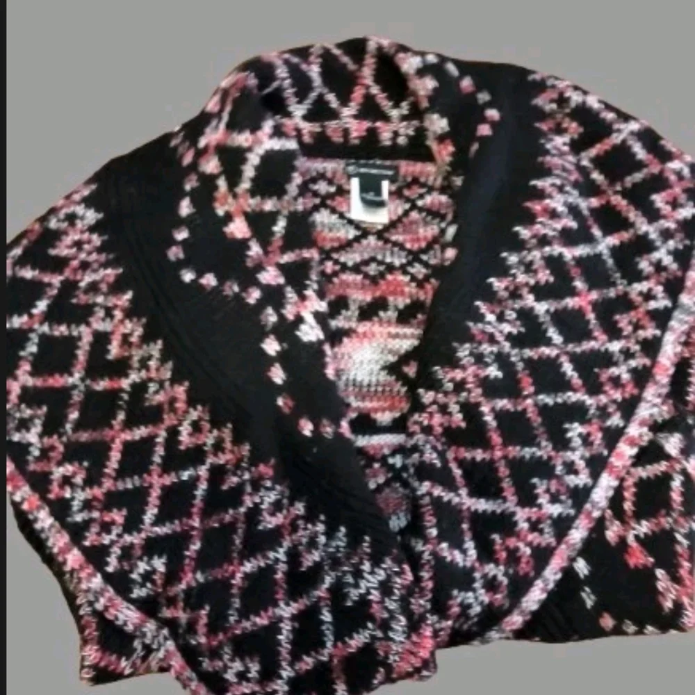 New Directions Black and Pink Geometric Sweater - Picture 9 of 10